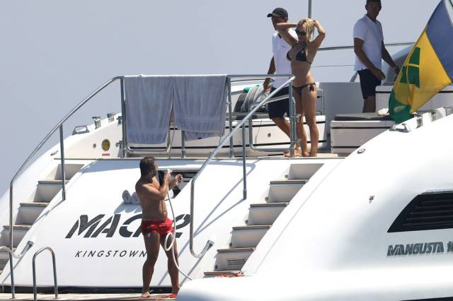 More Pamela Anderson In A Bikini