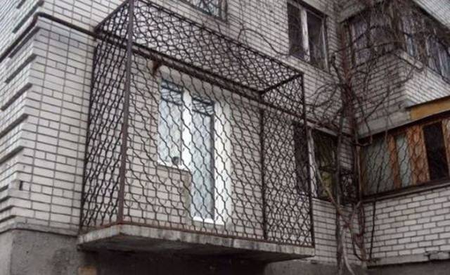 If You Visit Russia, Check The Balconies First