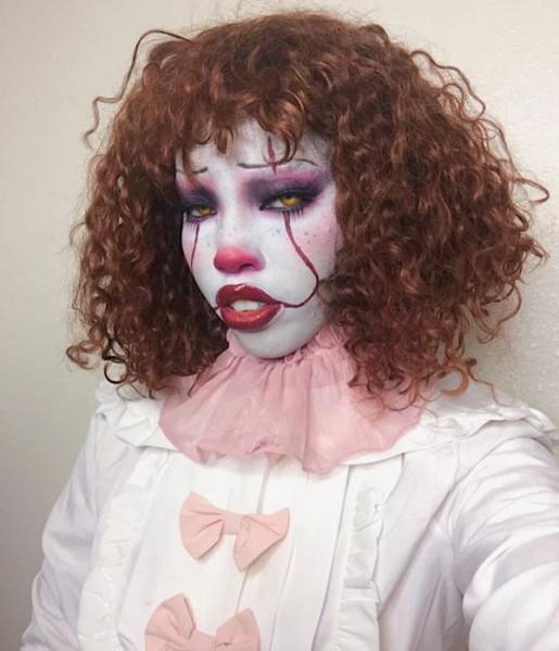 Sexy Pennywise Costumes Are Stuff From Erotic Nightmares…