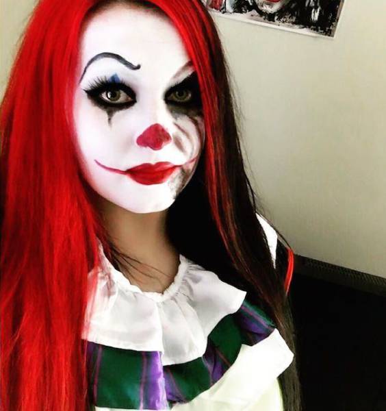 Sexy Pennywise Costumes Are Stuff From Erotic Nightmares…