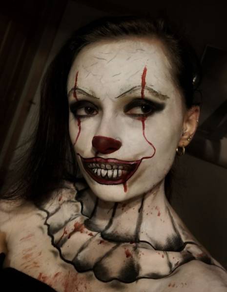 Sexy Pennywise Costumes Are Stuff From Erotic Nightmares…