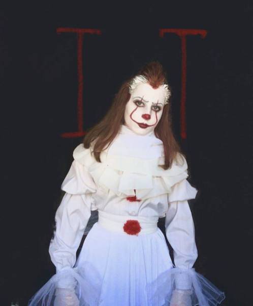 Sexy Pennywise Costumes Are Stuff From Erotic Nightmares…
