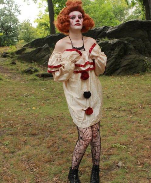 Sexy Pennywise Costumes Are Stuff From Erotic Nightmares…