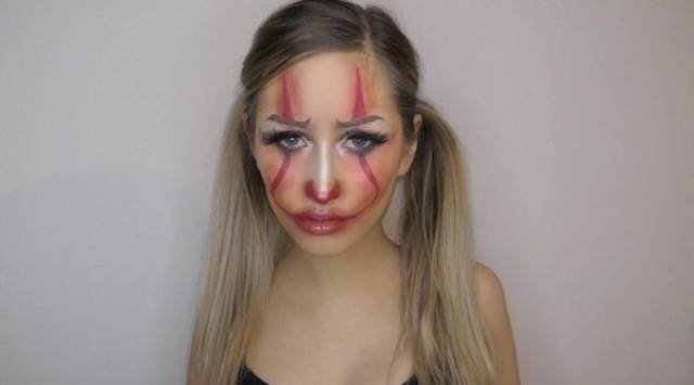 Sexy Pennywise Costumes Are Stuff From Erotic Nightmares…