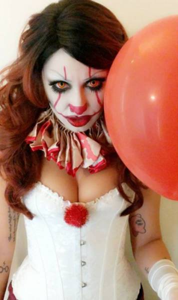 Sexy Pennywise Costumes Are Stuff From Erotic Nightmares…