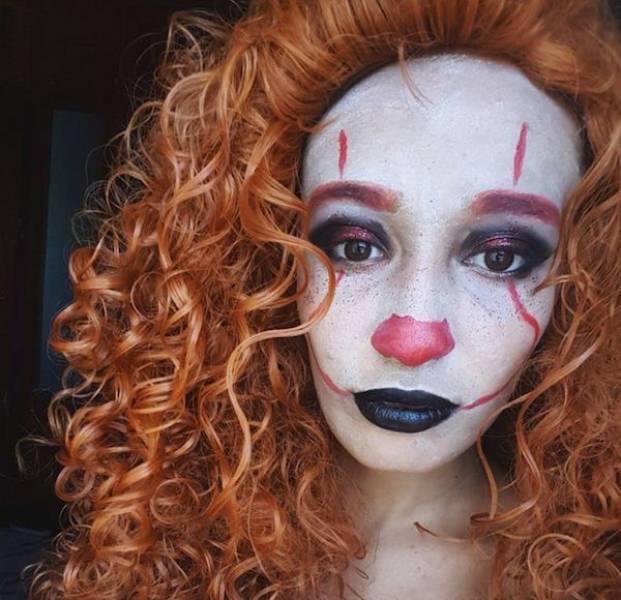 Sexy Pennywise Costumes Are Stuff From Erotic Nightmares…