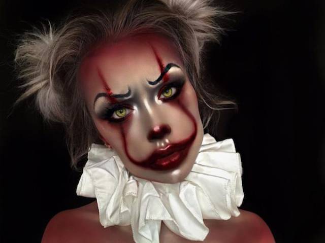 Sexy Pennywise Costumes Are Stuff From Erotic Nightmares…
