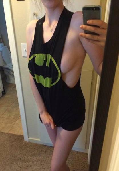 Braless Girls Let Their Boobs Hang Free