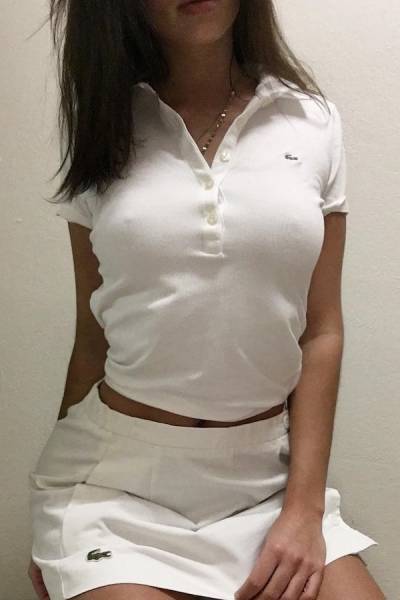 Braless Girls Let Their Boobs Hang Free