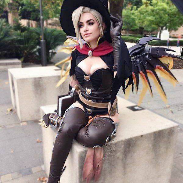 Zalaria Is The Perfect Cosplay Queen