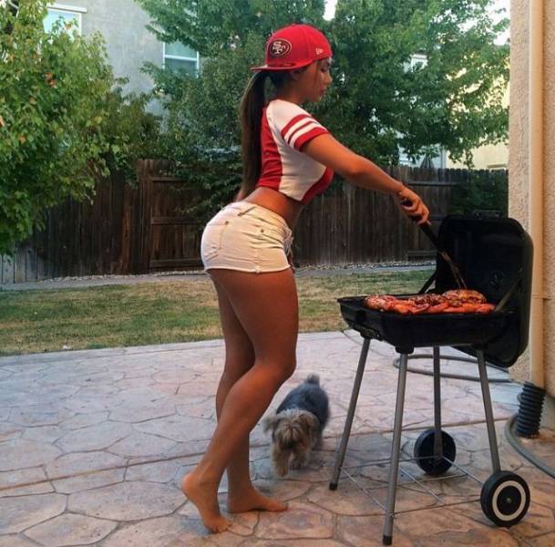 Beautiful Girls And Grill Is The Perfect Combination