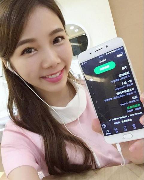 World’s Hottest Nurse Is From Taiwan