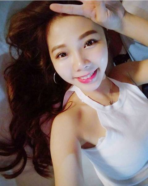 World’s Hottest Nurse Is From Taiwan