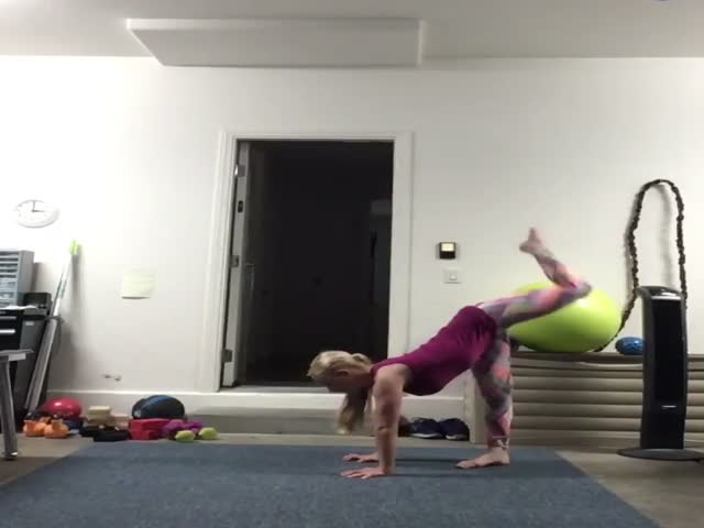 This Girl Is VERY Flexible