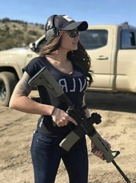 Hot Girls With Big Guns