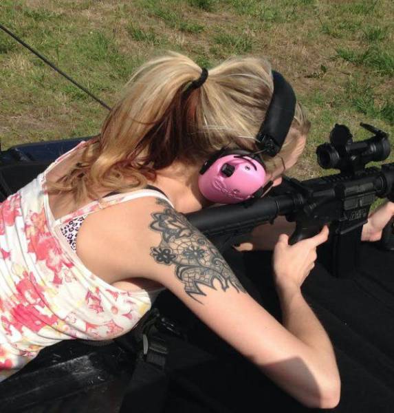 Hot Girls With Big Guns