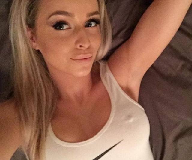 Braless Girls Let Their Boobs Hang Free