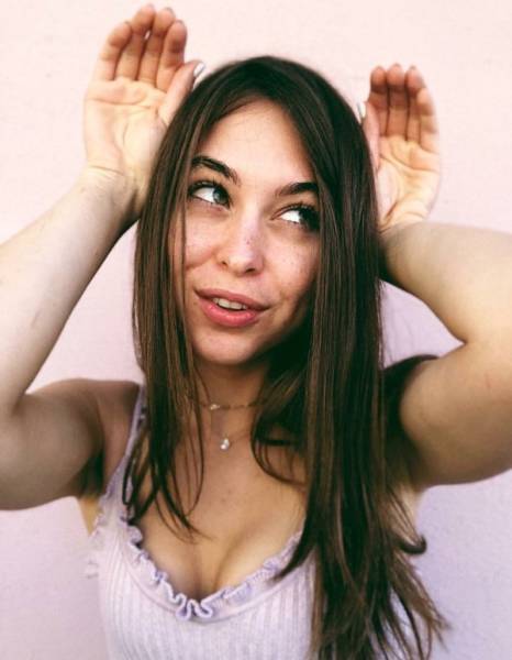 Goofy Girls Are The Best Kind Of Girlfriend