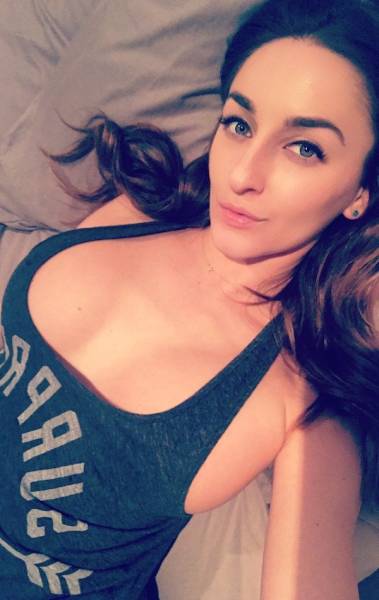 Braless Girls Let Their Boobs Hang Free