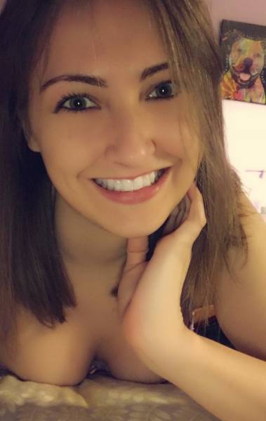 Braless Girls Let Their Boobs Hang Free