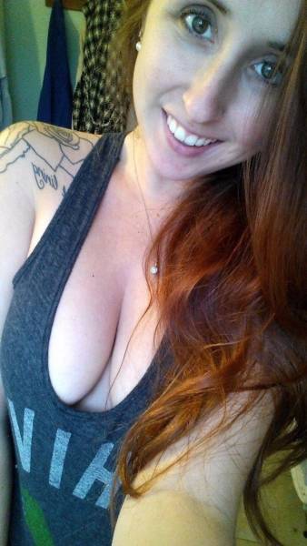 Braless Girls Let Their Boobs Hang Free