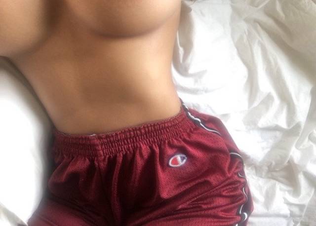 Braless Girls Let Their Boobs Hang Free