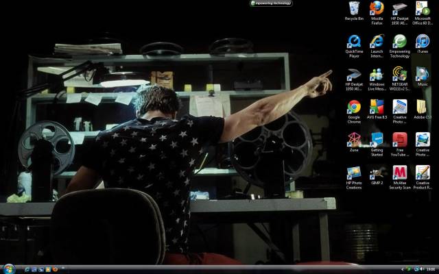 Sometimes People Arrange Their Desktops In Most Genius Ways