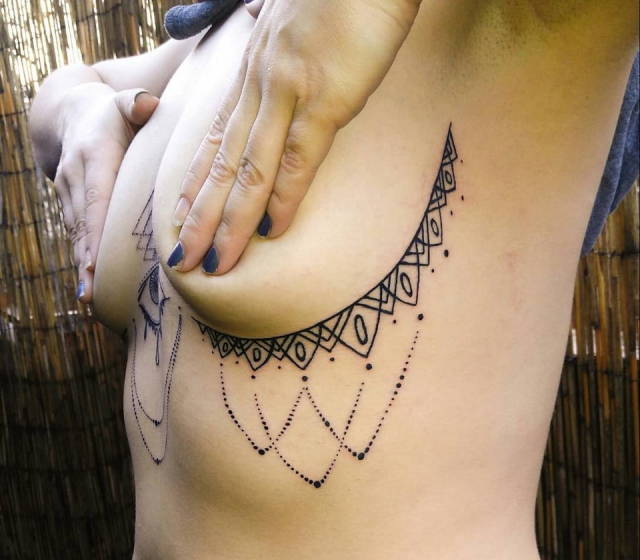 Sideboob Tatoo As A New Art Form
