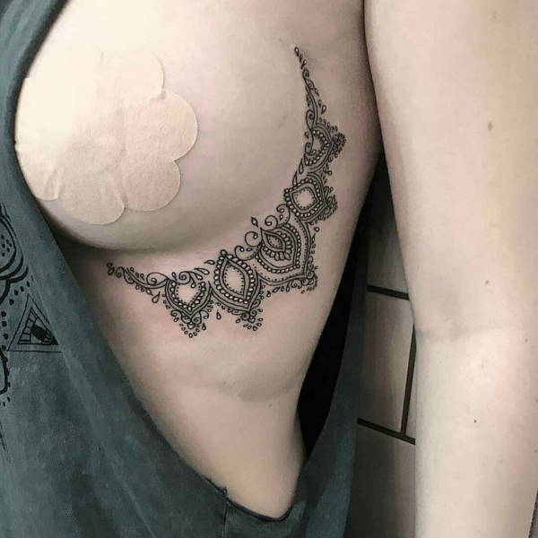 Sideboob Tatoo As A New Art Form