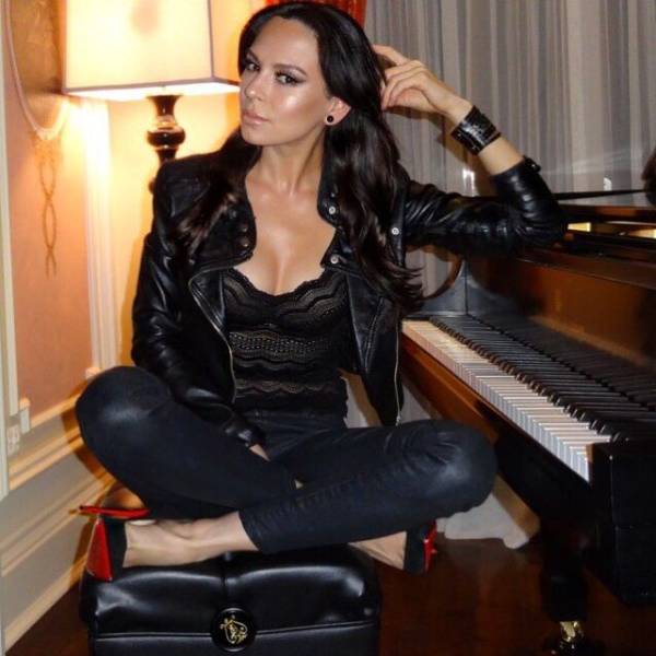 Lola Astanova Knows The Melody Of Men’s Hearts