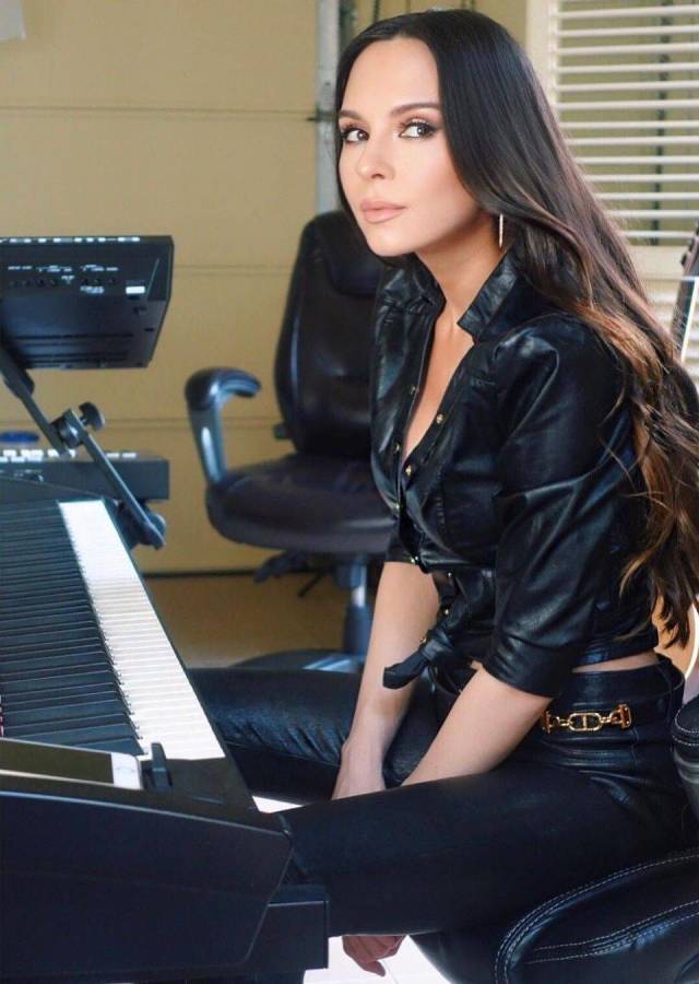 Lola Astanova Knows The Melody Of Men’s Hearts