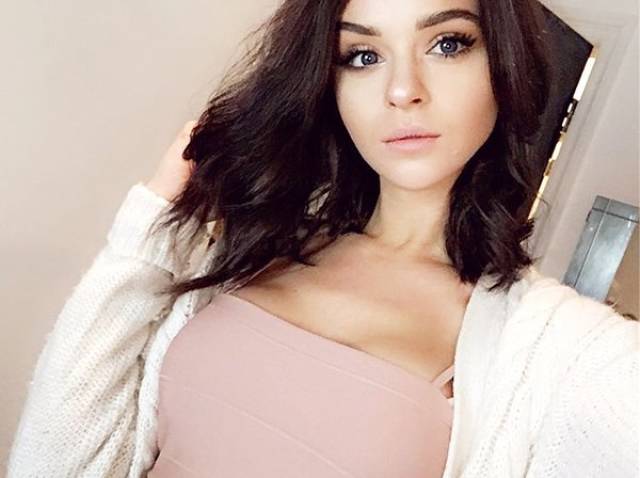 Pro Gamers Who Are Actually Flaming Hot Girls