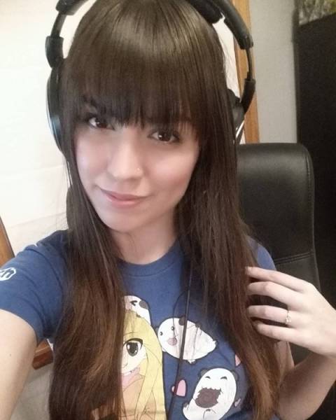 Pro Gamers Who Are Actually Flaming Hot Girls