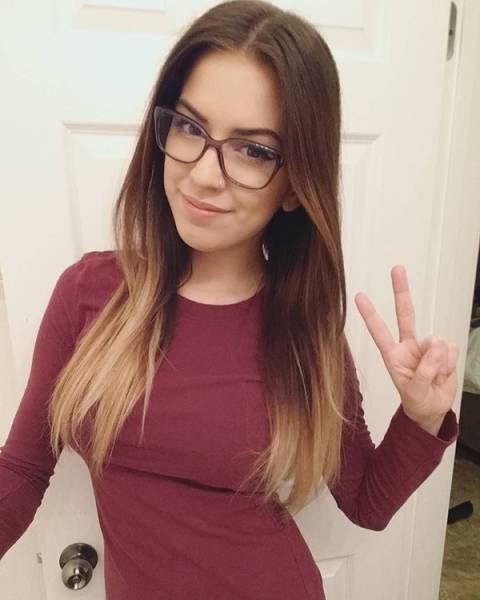 Pro Gamers Who Are Actually Flaming Hot Girls