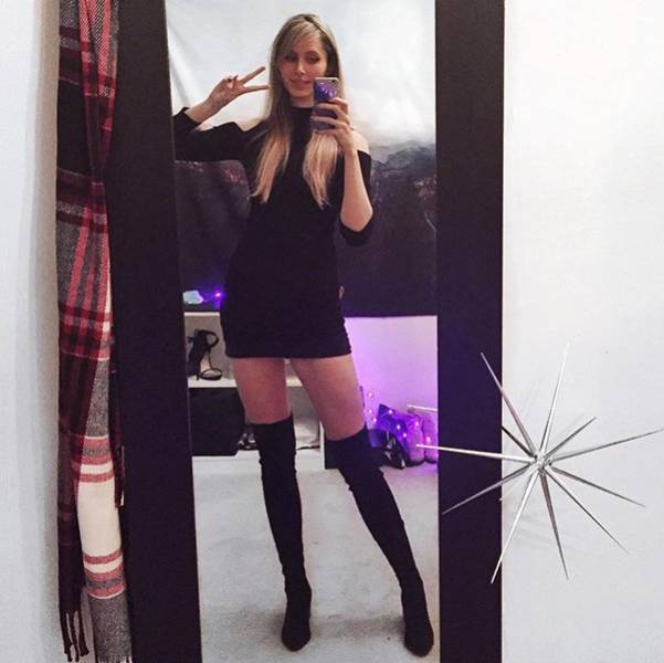 Pro Gamers Who Are Actually Flaming Hot Girls