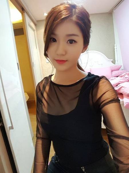 Pro Gamers Who Are Actually Flaming Hot Girls