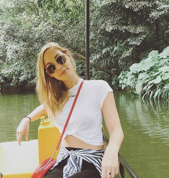 Pro Gamers Who Are Actually Flaming Hot Girls