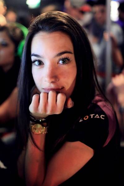 Pro Gamers Who Are Actually Flaming Hot Girls