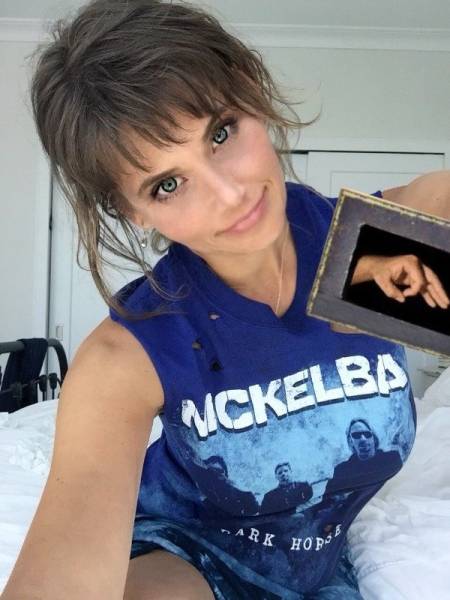 Why Are Goofy Girls So Great?!