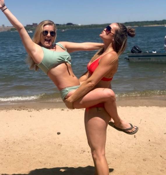 Why Are Goofy Girls So Great?!