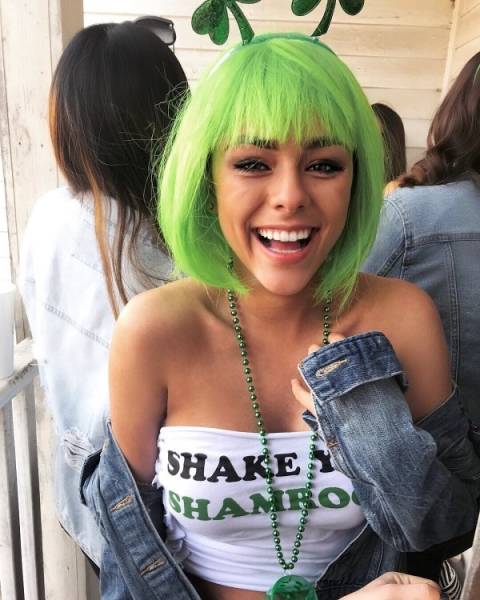 Why Are Goofy Girls So Great?!