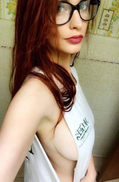 Sideboobs Are Always The Way To Go!