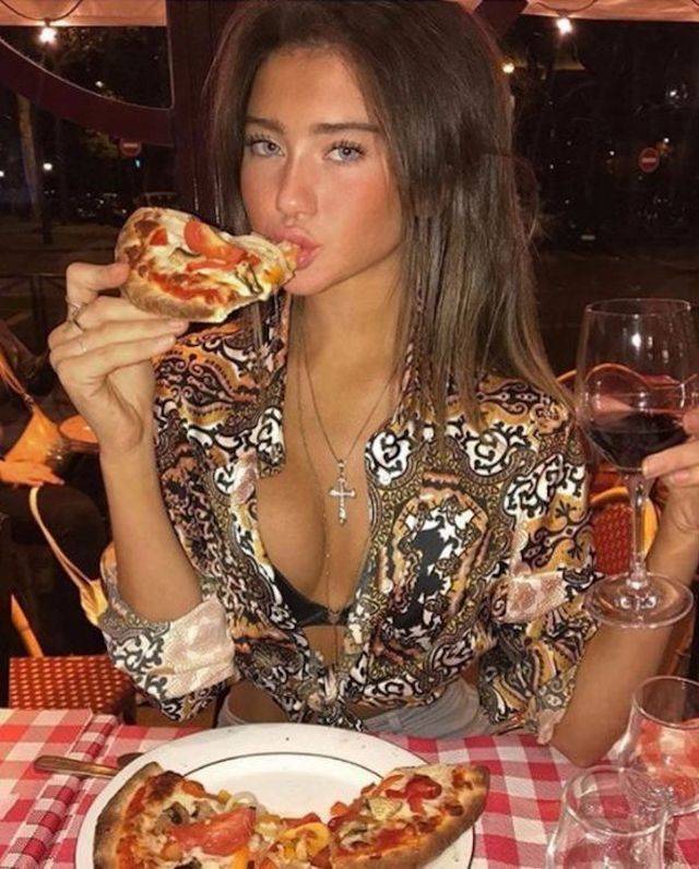 Hot Girls With Hot Pizzas