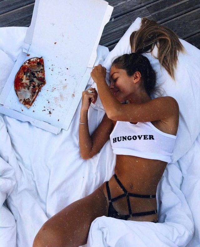 Hot Girls With Hot Pizzas