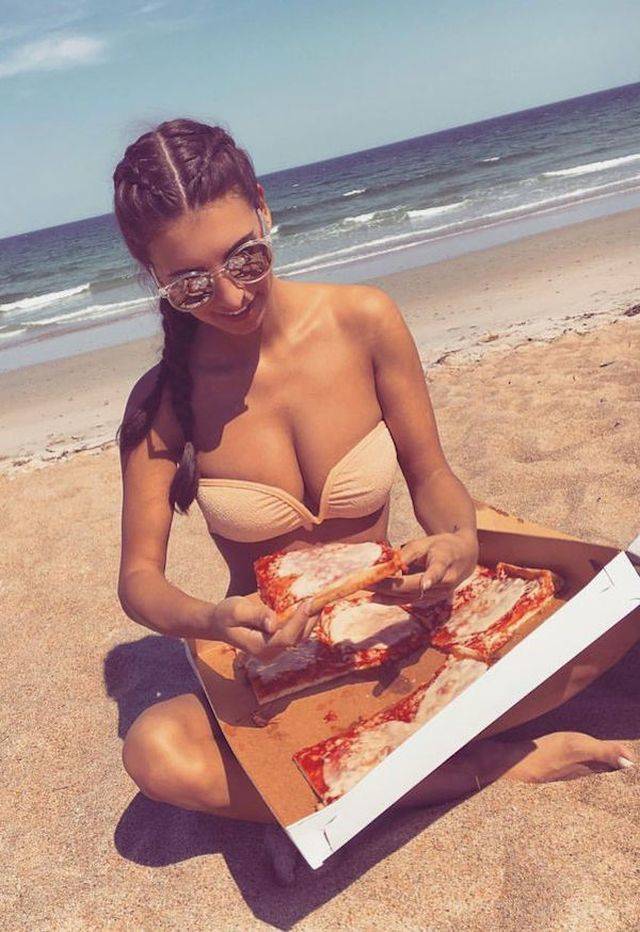 Hot Girls With Hot Pizzas