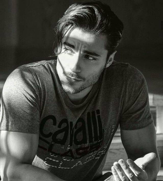 Sexy Men With Absolutely Mesmerizing Looks