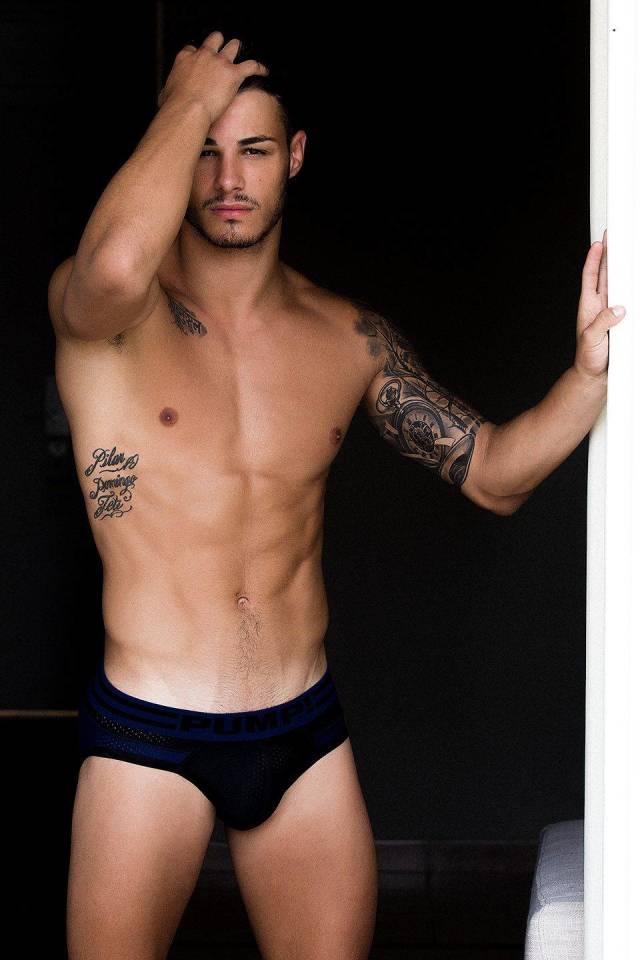 Sexy Men With Absolutely Mesmerizing Looks