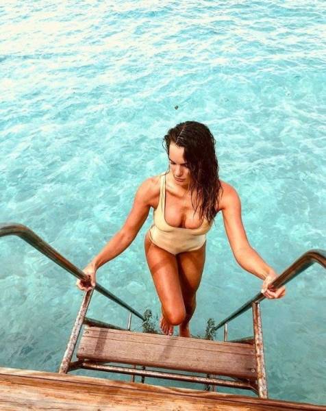 Wet Girls Are The Pinnacle Of Summer