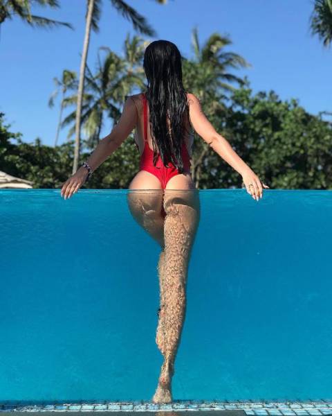 Water Makes These Girls Look So Much Better