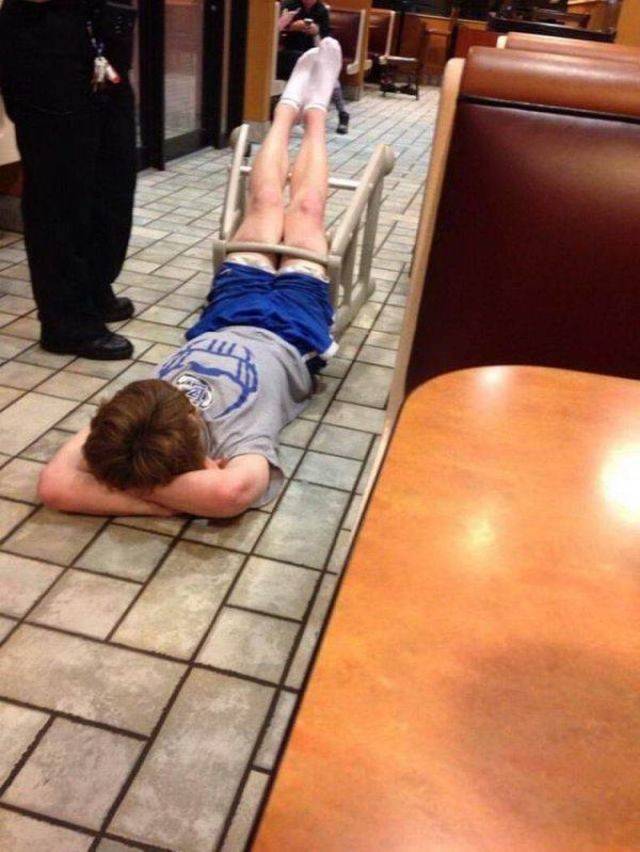 Darwin’s Award Will Never Run Out Of Competitors